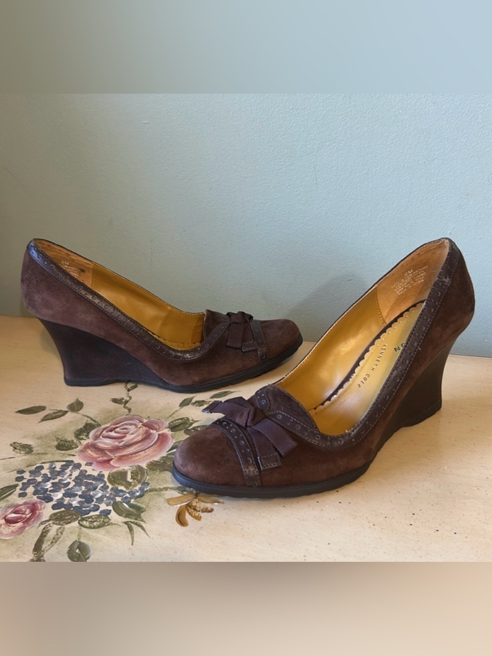 Kenneth Cole Reaction Brown Suede & Leather Front Bow Wedge Heel Shoes
